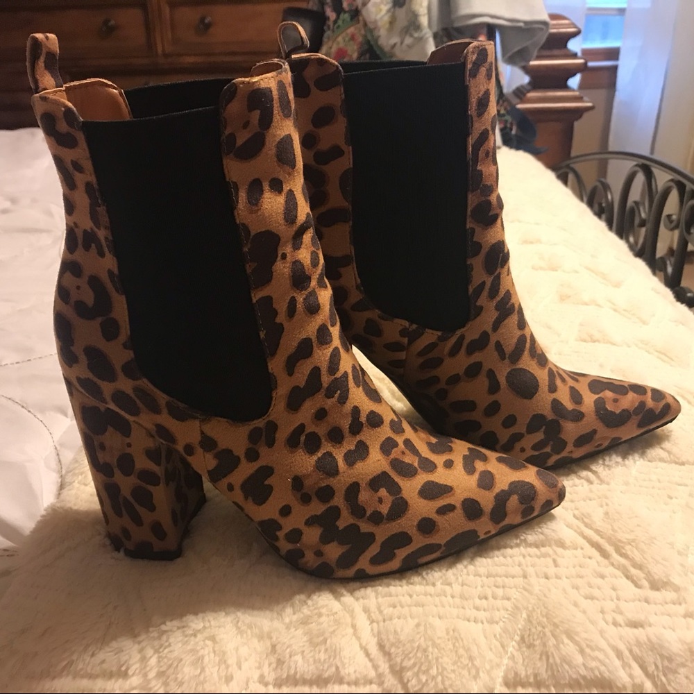 F21 Cheetah Boots